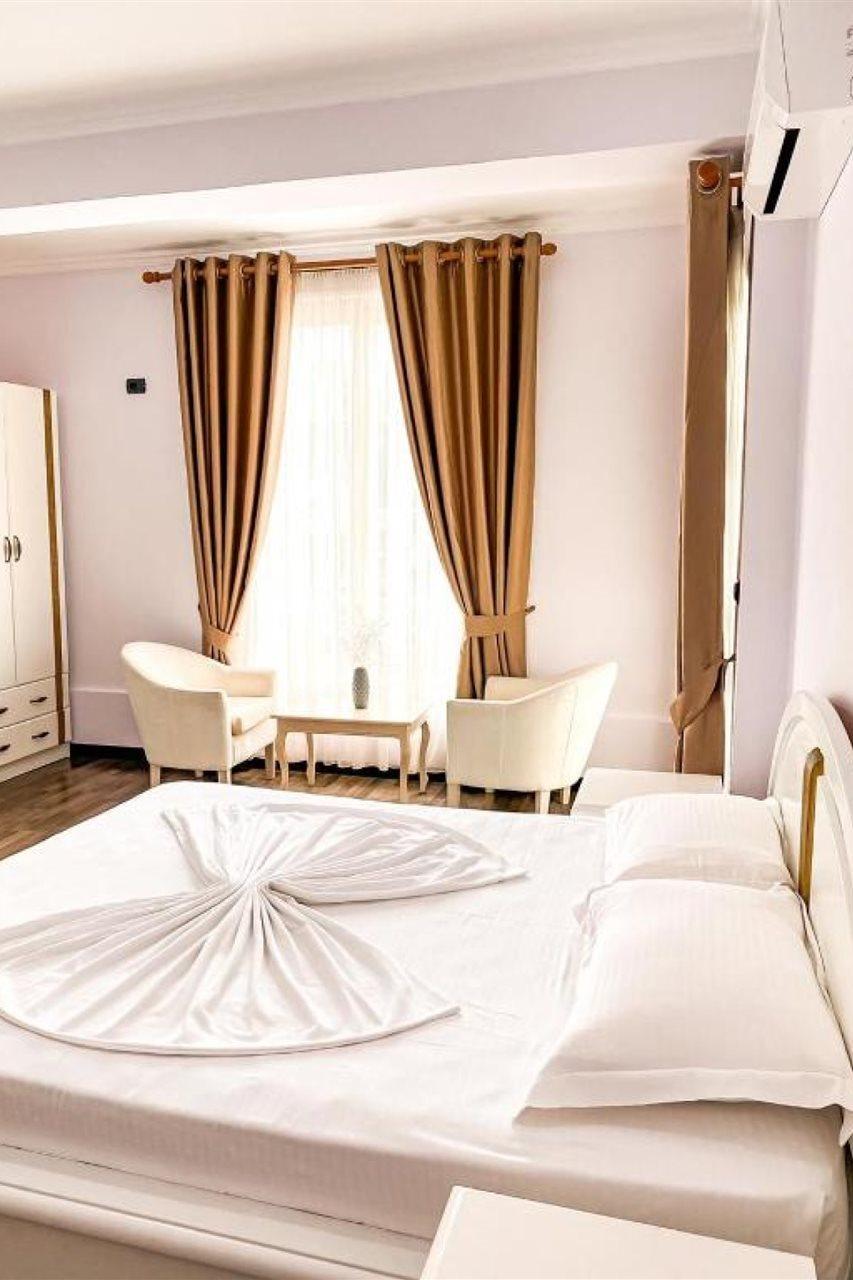 Hotel Majestic Драч Екстериор снимка
