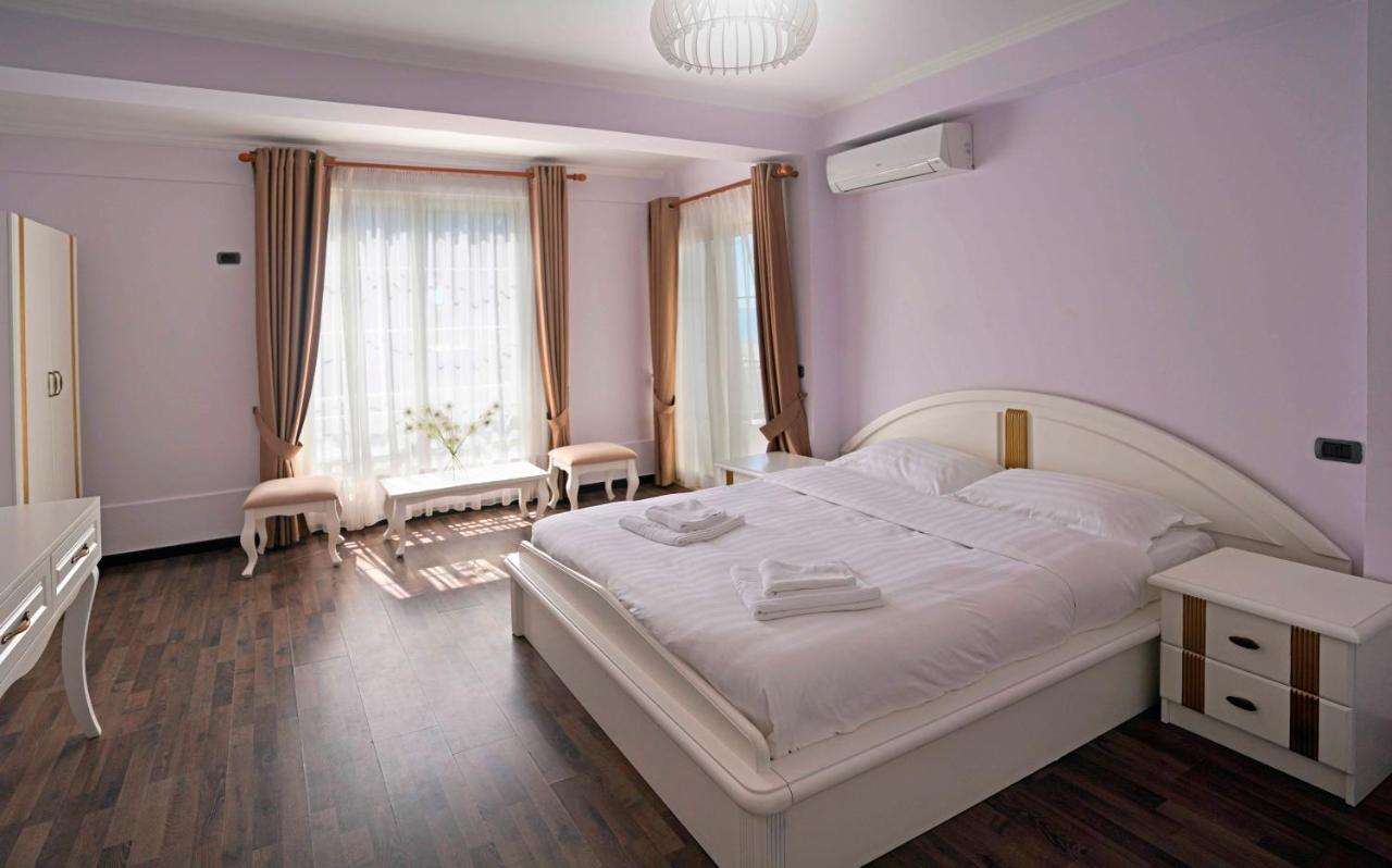 Hotel Majestic Драч Екстериор снимка