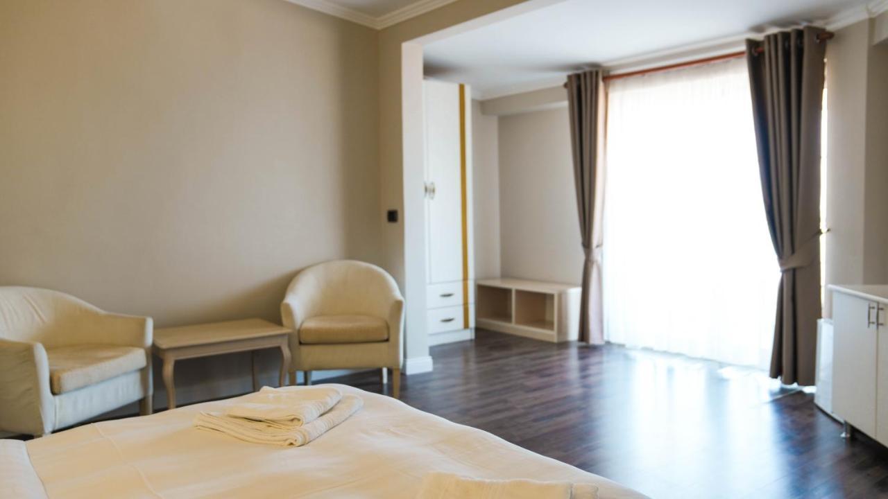 Hotel Majestic Драч Екстериор снимка