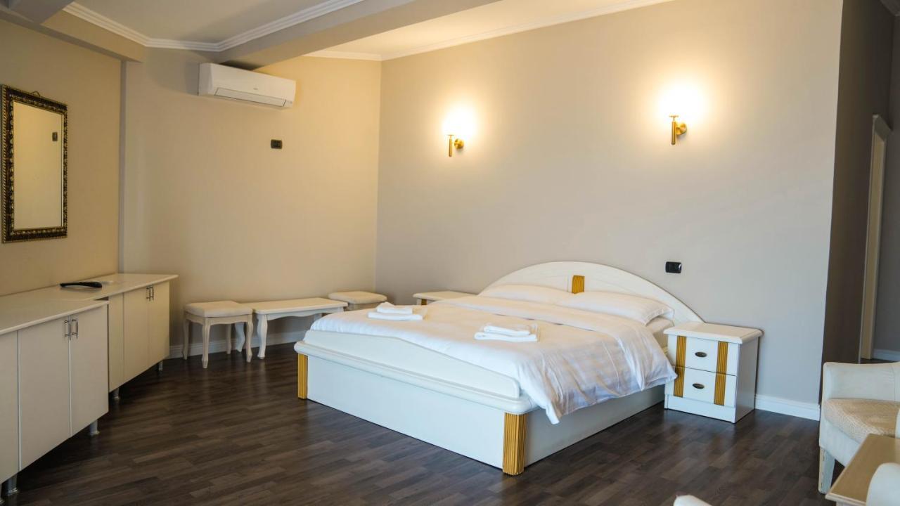Hotel Majestic Драч Екстериор снимка