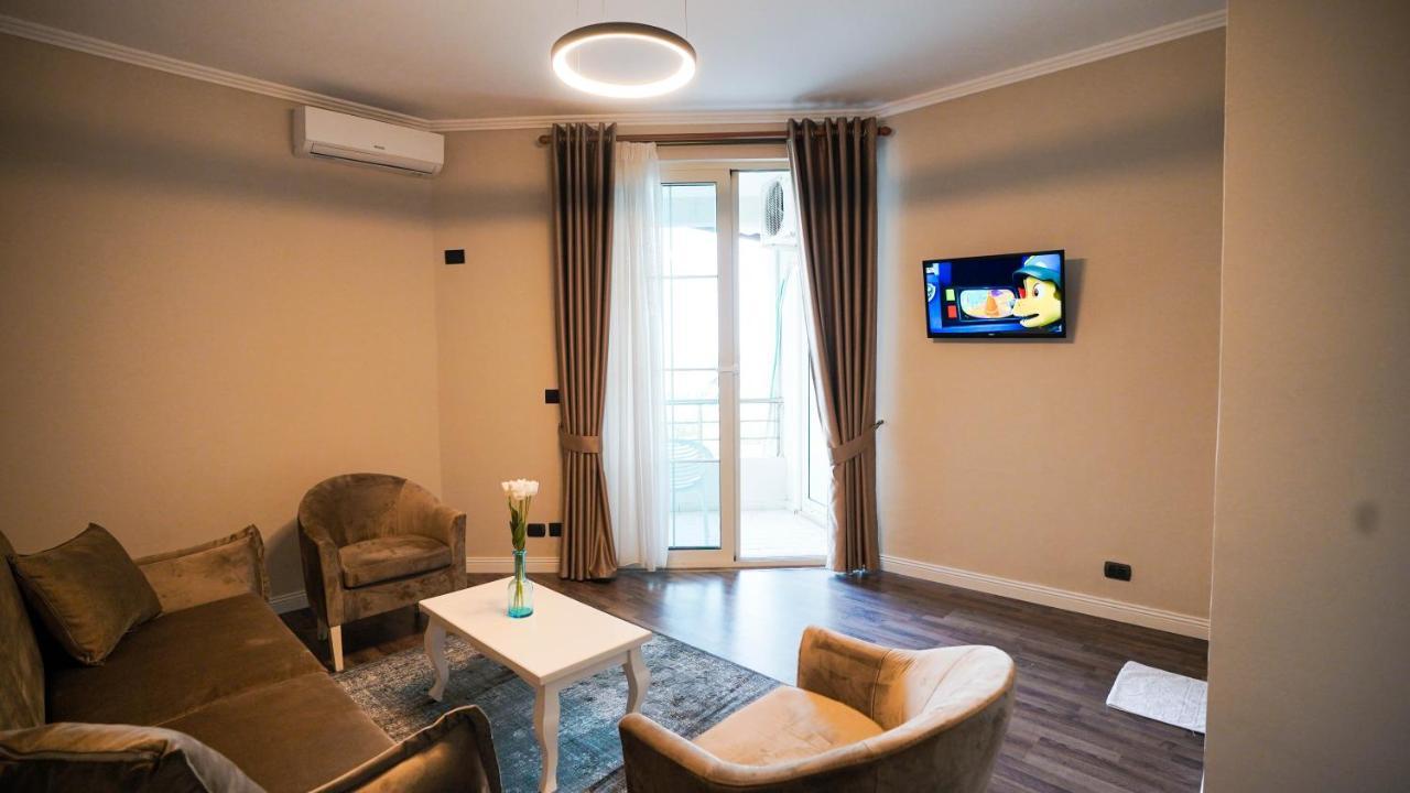 Hotel Majestic Драч Екстериор снимка