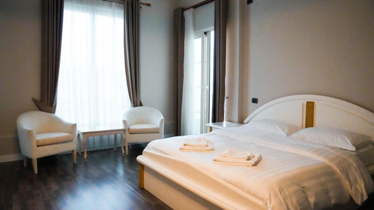 Hotel Majestic Драч Екстериор снимка