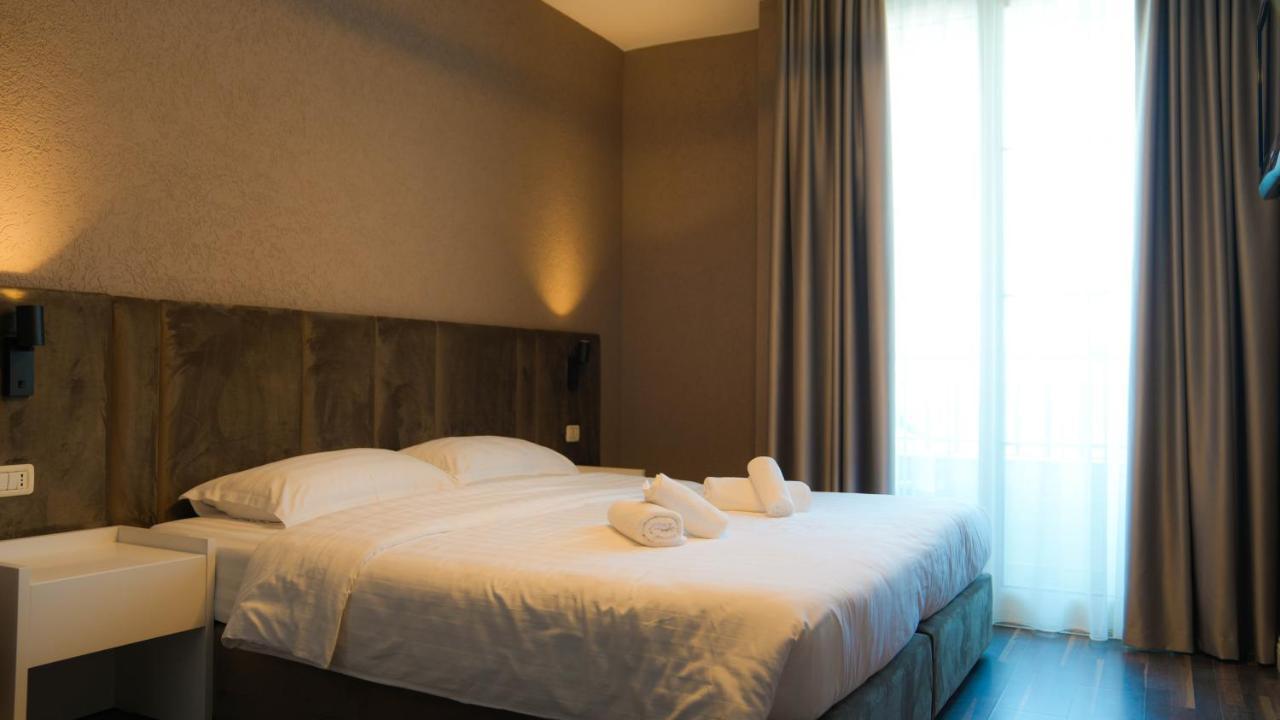 Hotel Majestic Драч Екстериор снимка
