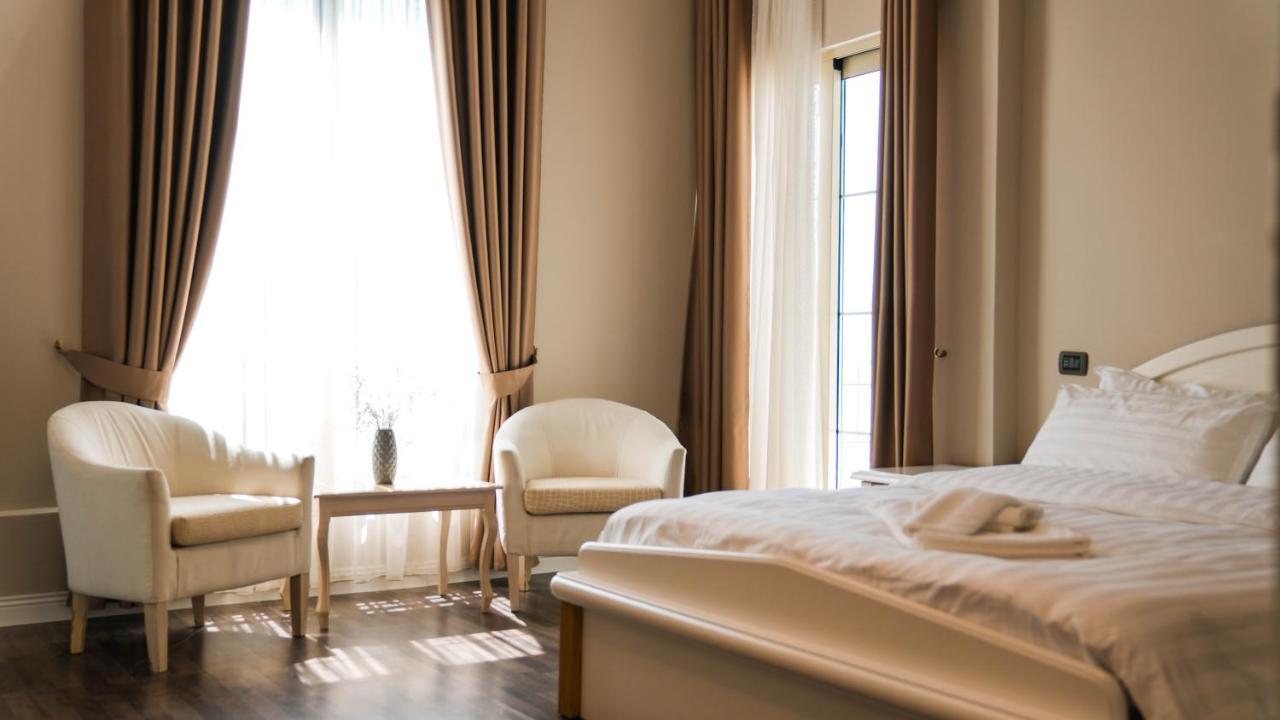 Hotel Majestic Драч Екстериор снимка