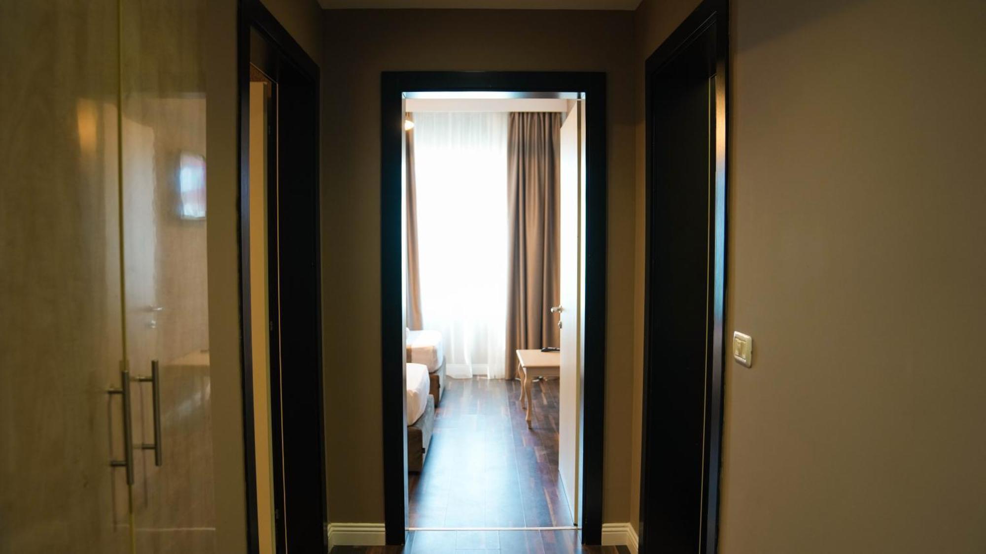 Hotel Majestic Драч Екстериор снимка