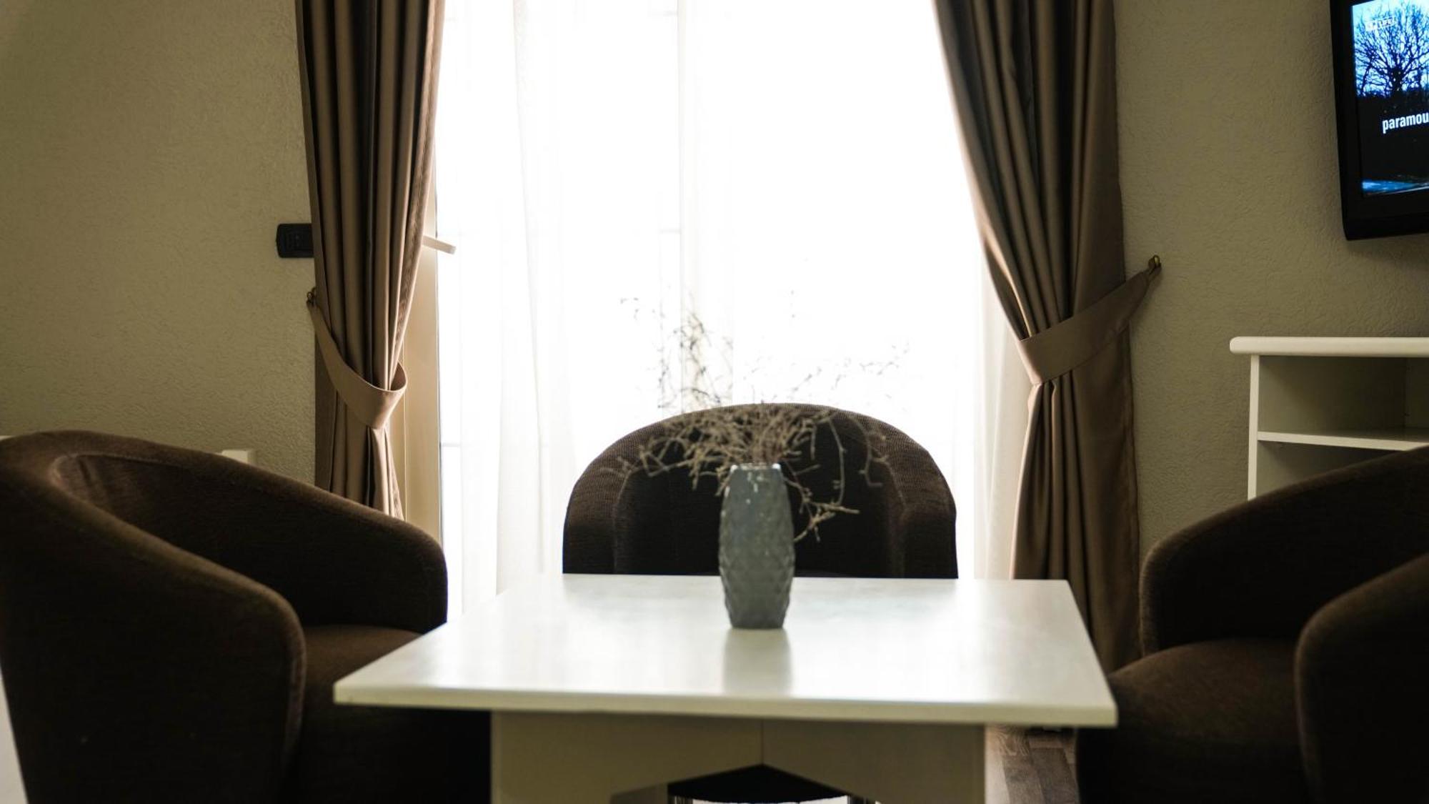 Hotel Majestic Драч Екстериор снимка