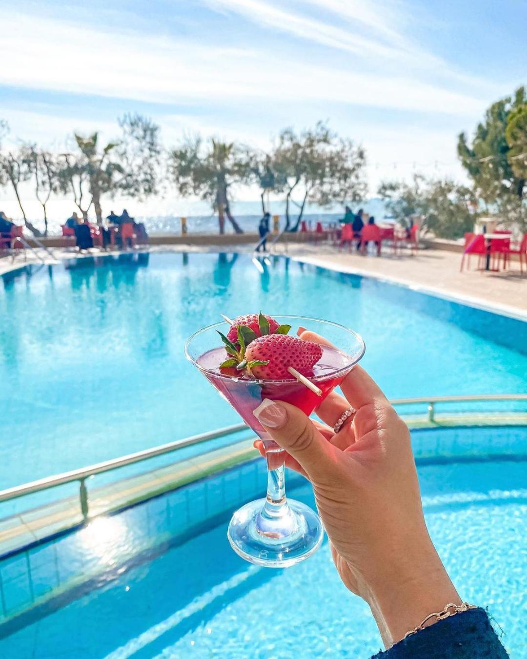 Hotel Majestic Драч Екстериор снимка